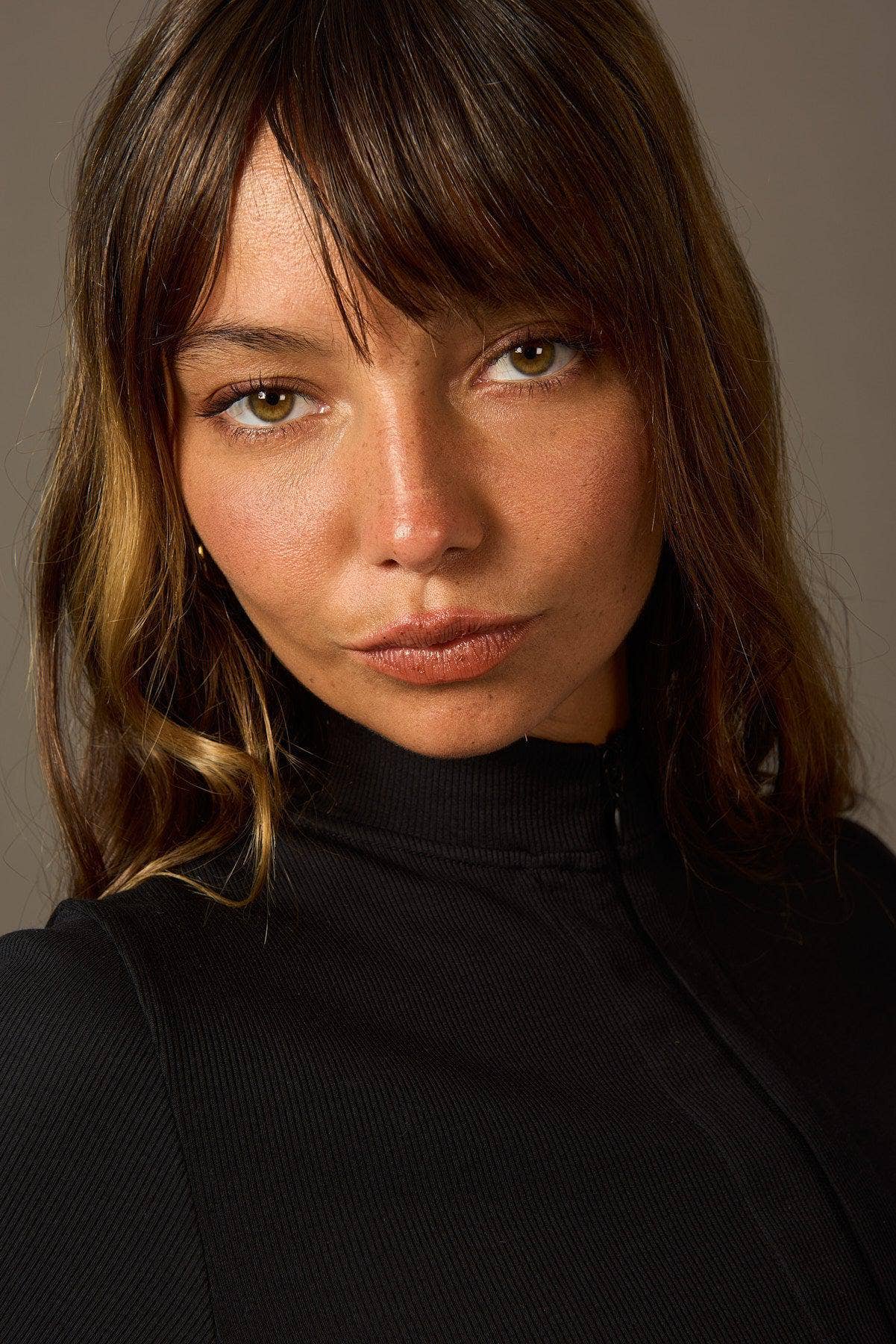 Black Invisible Zip Jacket en Negro for wholesale on Faire9