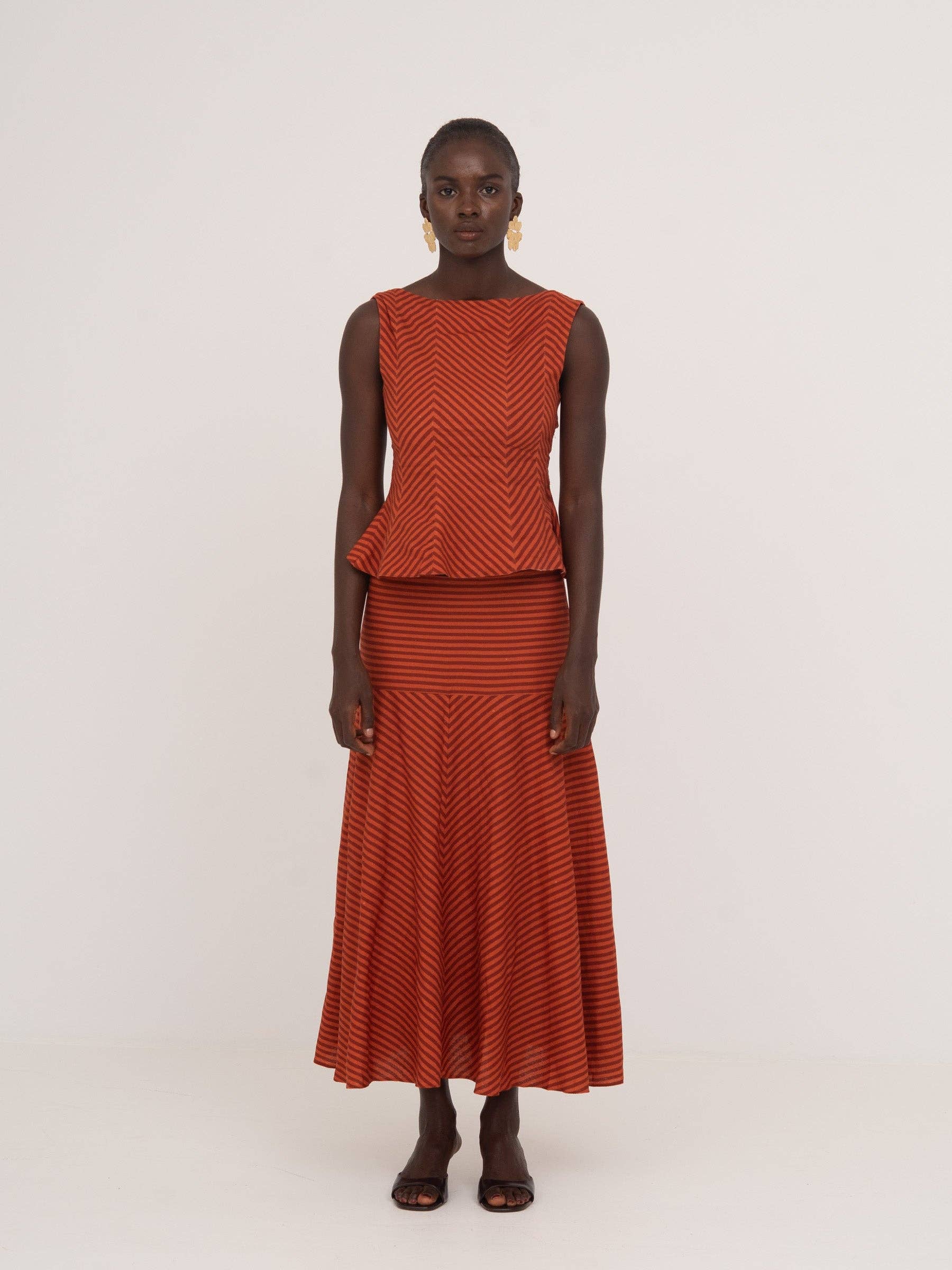 CARMEN SAYS – wholesale Kjol - Dam – Colombina Röd och Orange Randig Festkjol3