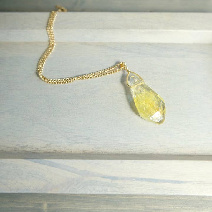 Collana di cristallo Rey's Kyber Star Wars regalo per la vendita all'ingrosso da parte di BlueButterflyBazaar