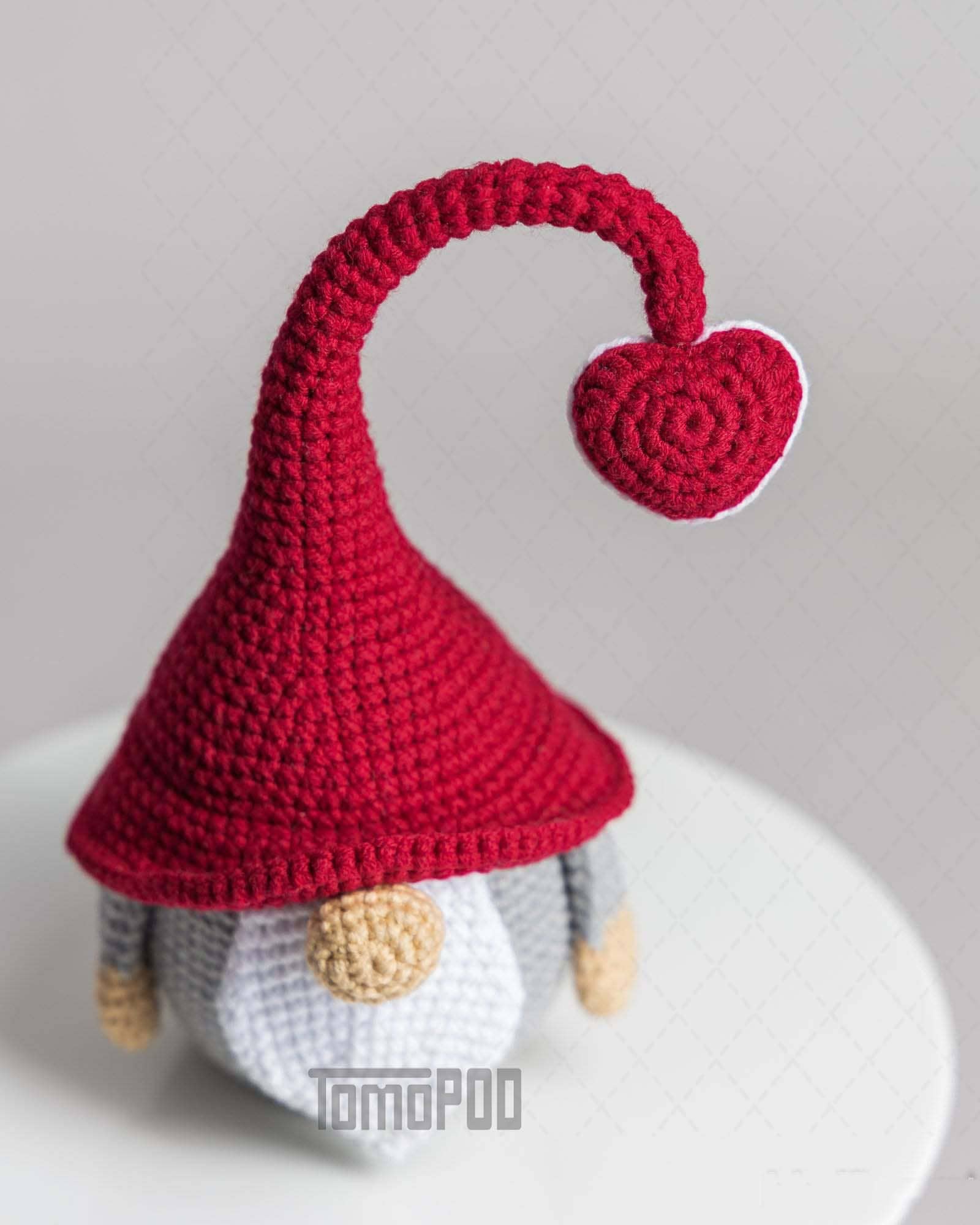 TOMOPOD LLC - Wholesale Decorative Tabletop Object - Crochet Gnomes with Heart, Valentine's Day Gift for Couple0