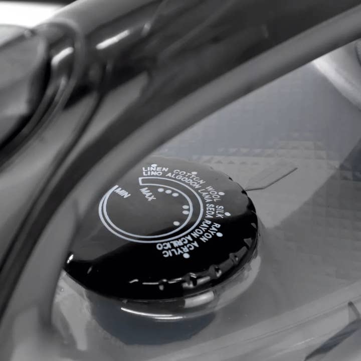 JupiterGear Home - Vendita all'ingrosso Ferro da stiro - Ferro antiaderente Impress di medie dimensioni con getto a spruzzo2