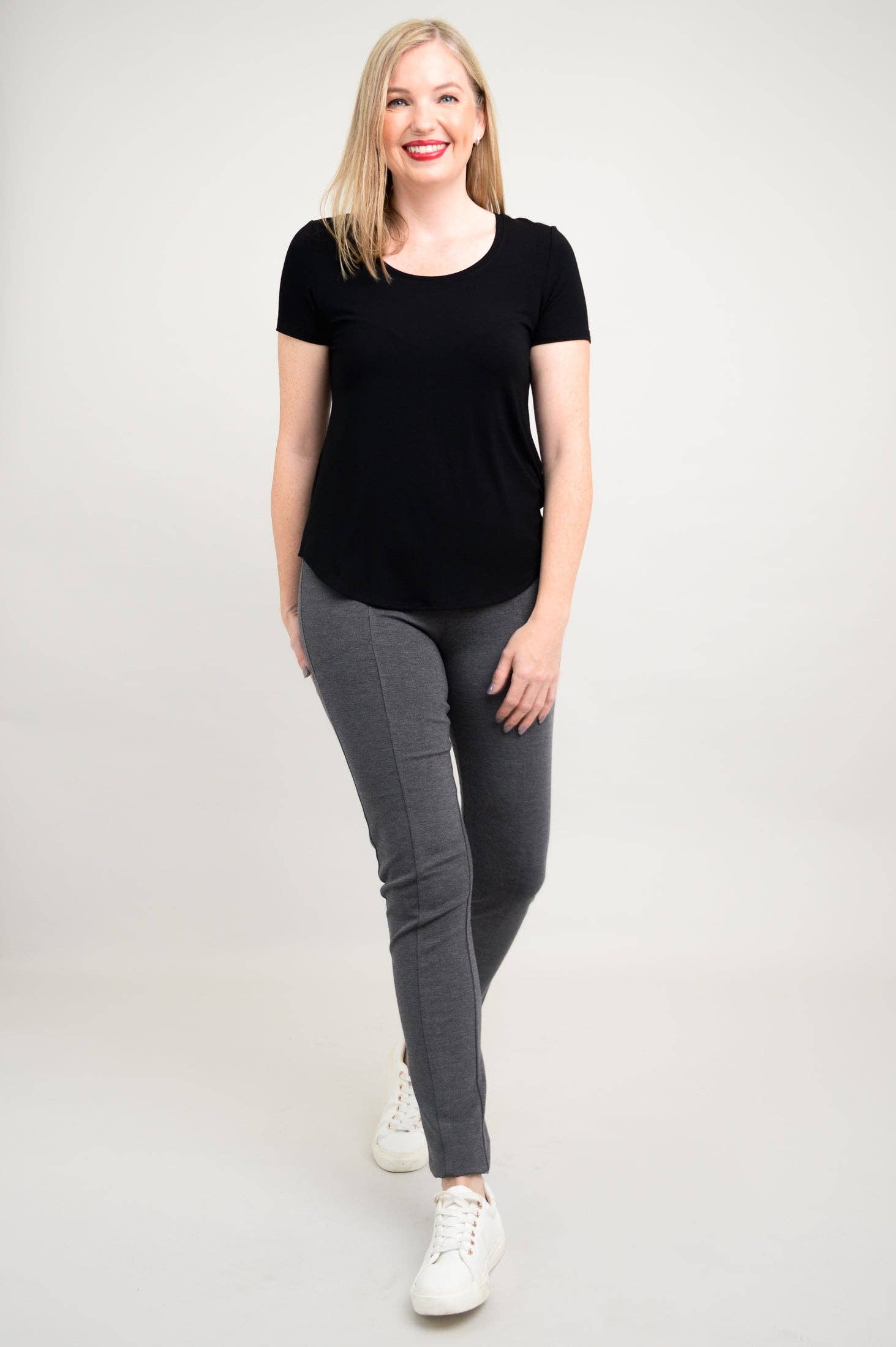 Blue Sky Clothing Co LLC - Venta al por mayor Camiseta - Mujer - Camiseta Tessa, Negra, Bambú2