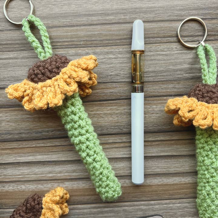 The Cozy Tangerine – wholesale Keychain – Women's – Sunflower Vape Holder Keychain