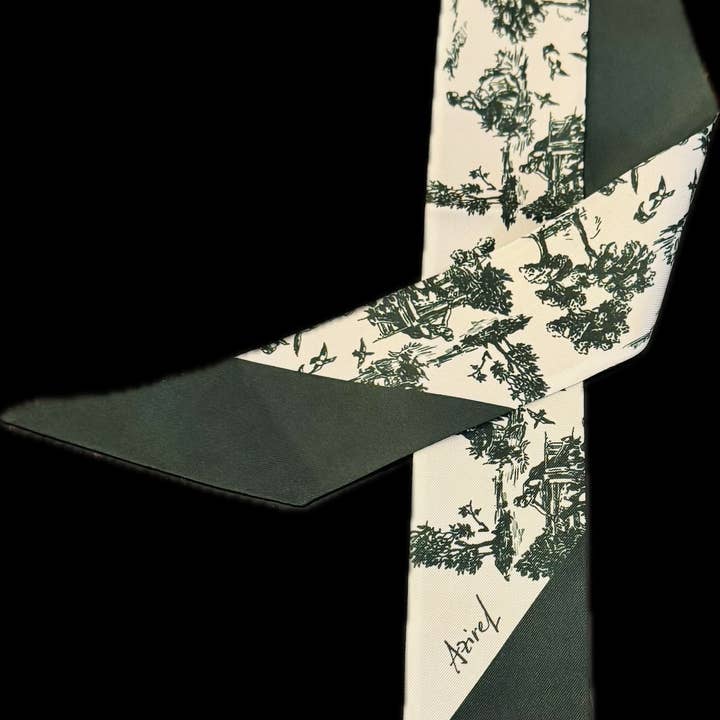 Malibu & Beyond Co /LENNOX MODE - Vendita all'ingrosso Sciarpa - Donna - Piccola e iconica sciarpa lunga sottile Twilly in seta con stampa toile10