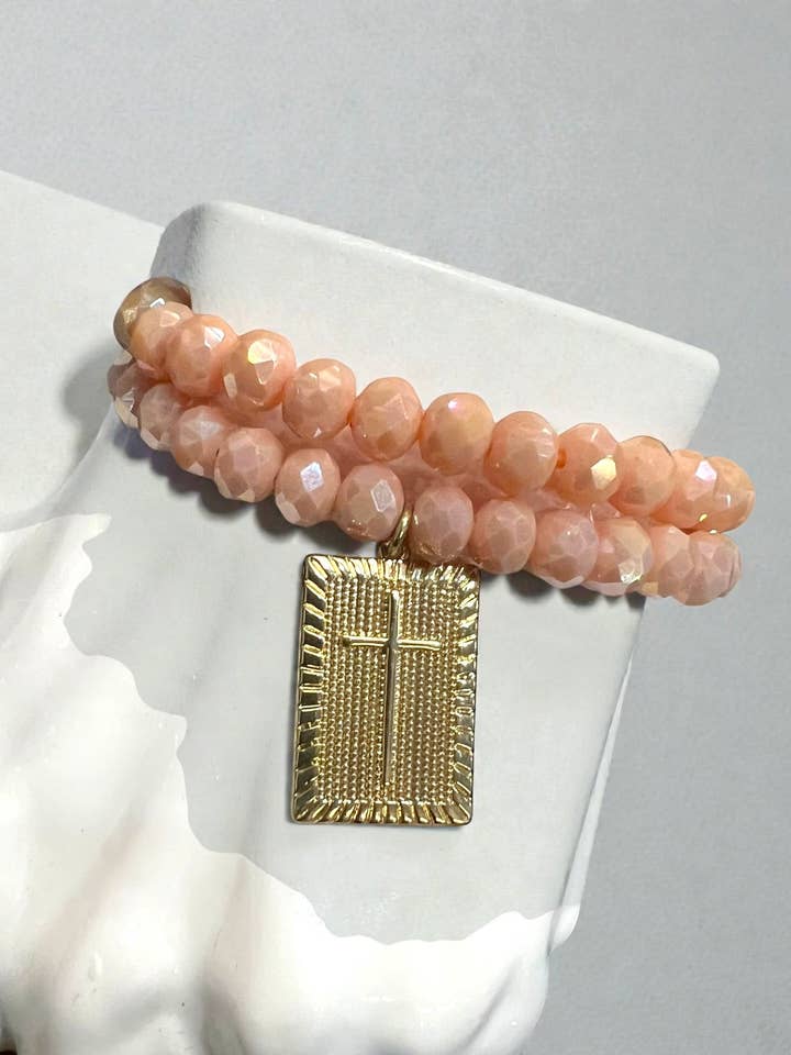 2 Armbandenset met gouden kruisaccent stretch 7,5 inch voor wholesale door Ava Capri