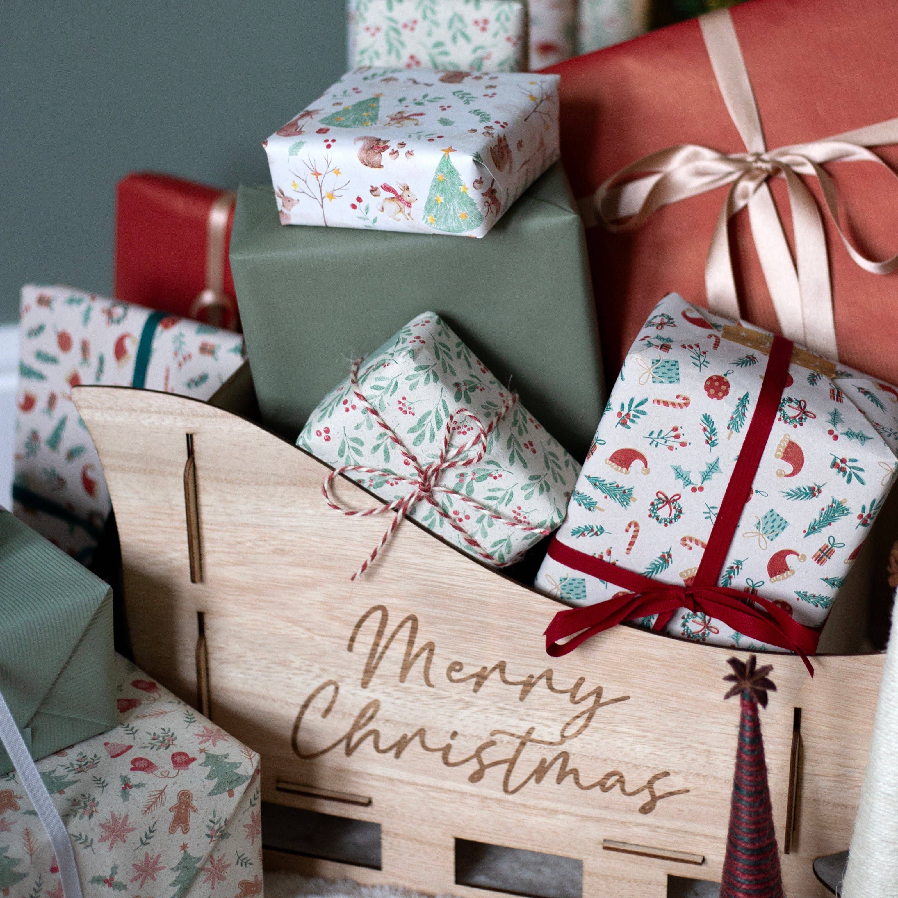 Cascayde - Wholesale Wrapping Paper Roll - 5m roll of Festive Mistletoe Recycled Wrapping Paper 2