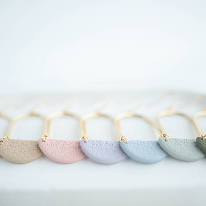 Kleioorbellen | Booghangertjes | Lente Fling Collectie voor wholesale door Hazel n Blue