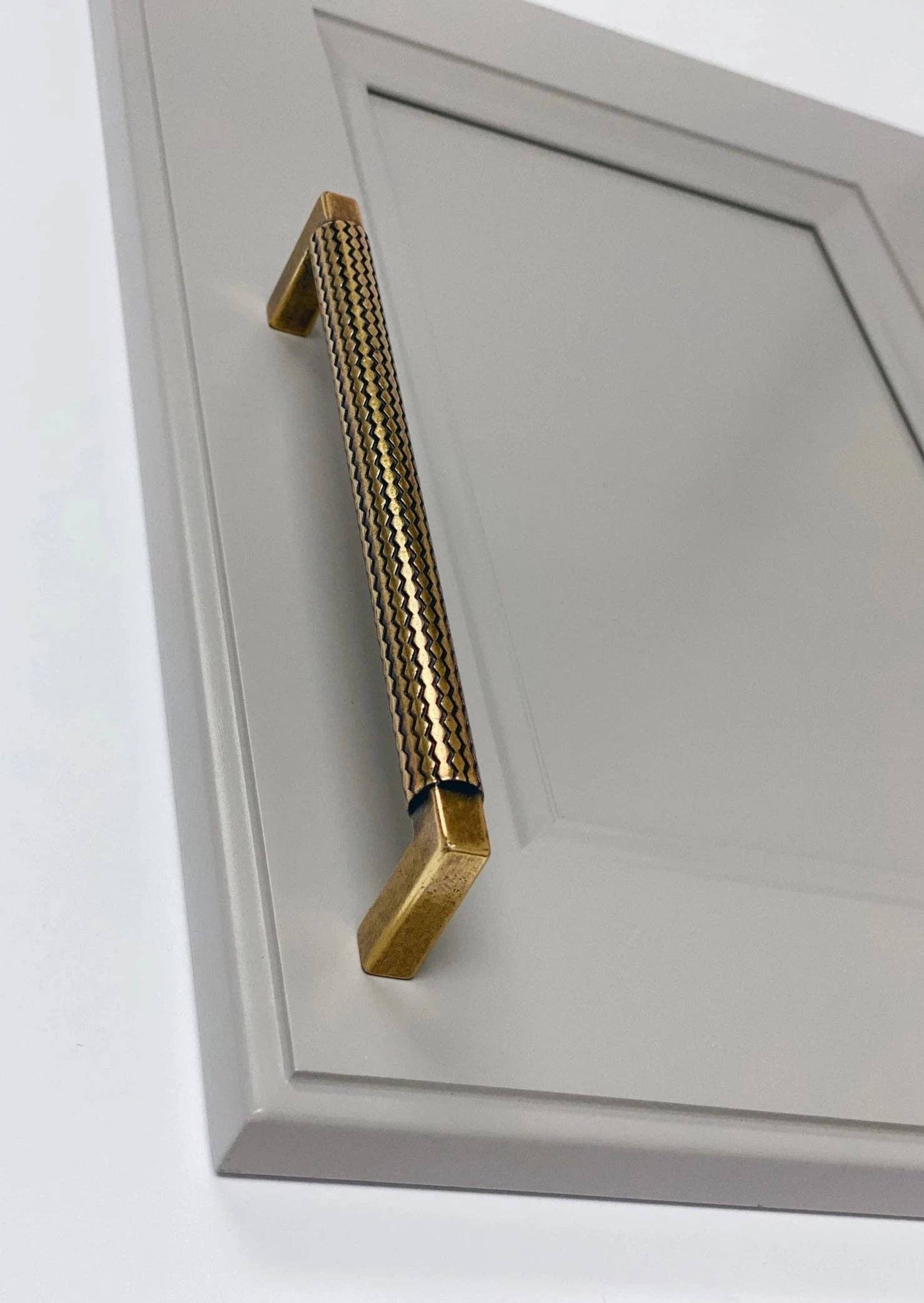 Industry Hardware – wholesale Knopp/Handtag – U-format handtag 'Venice' i antik mässing – mässingsbeslag för lådor3