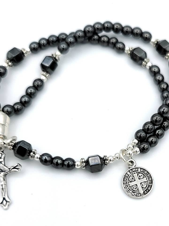 Bracelet en hématite représentant cinq décennies de chapelet pour la vente par MG Rosary