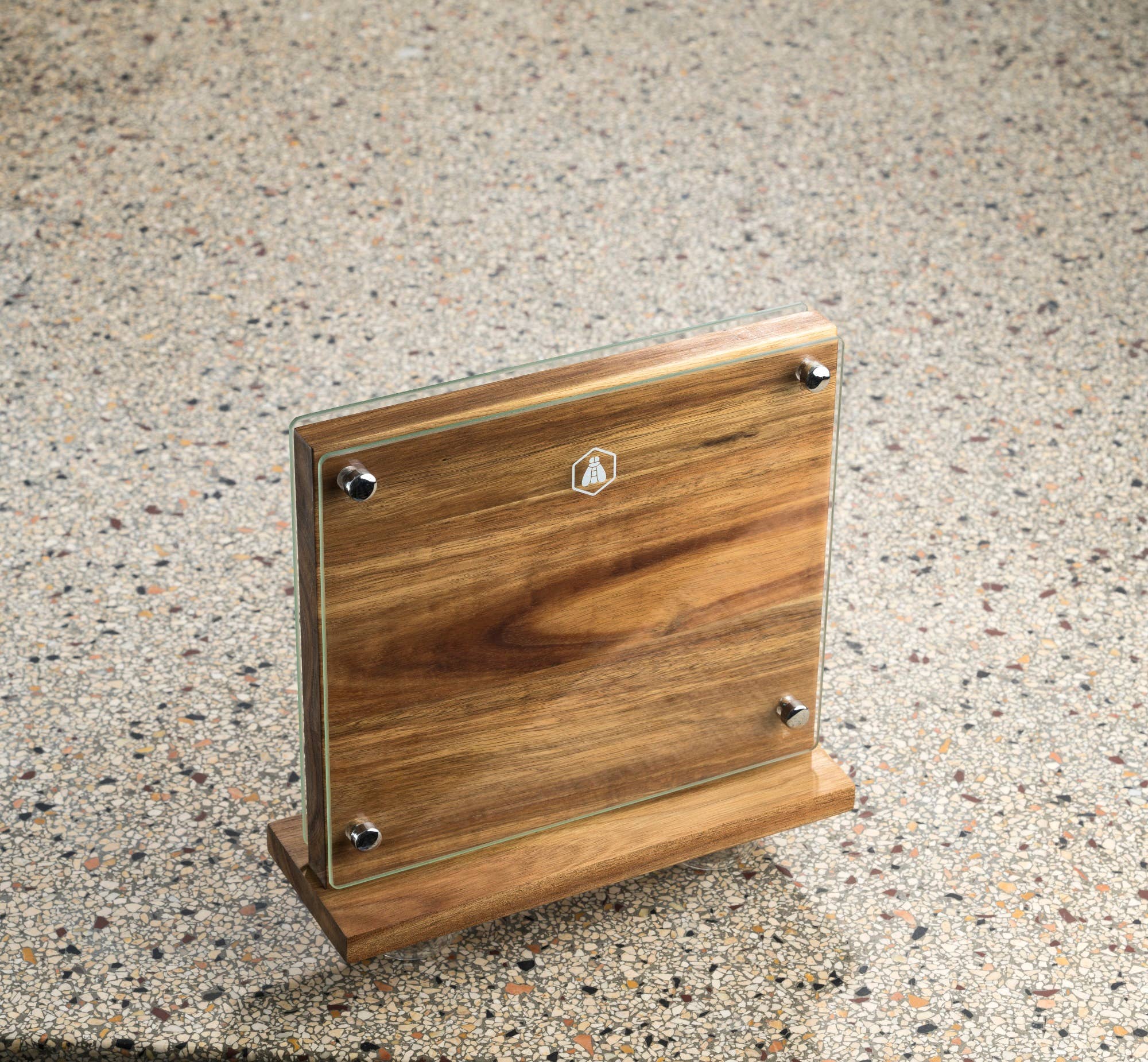 Laguiole – Großhandel Messeraufbewahrung – Messerblock aus Akazienholz mit magnetischer Halterung und Gehärtetem Glas1