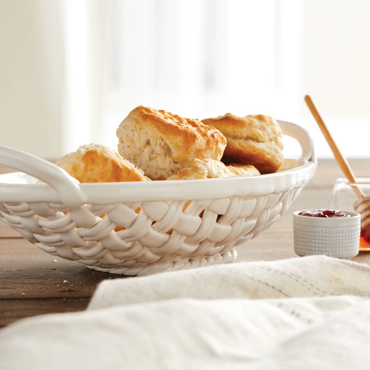 DEMDACO - Wholesale Basket - Ceramic Bread Basket with Towel3