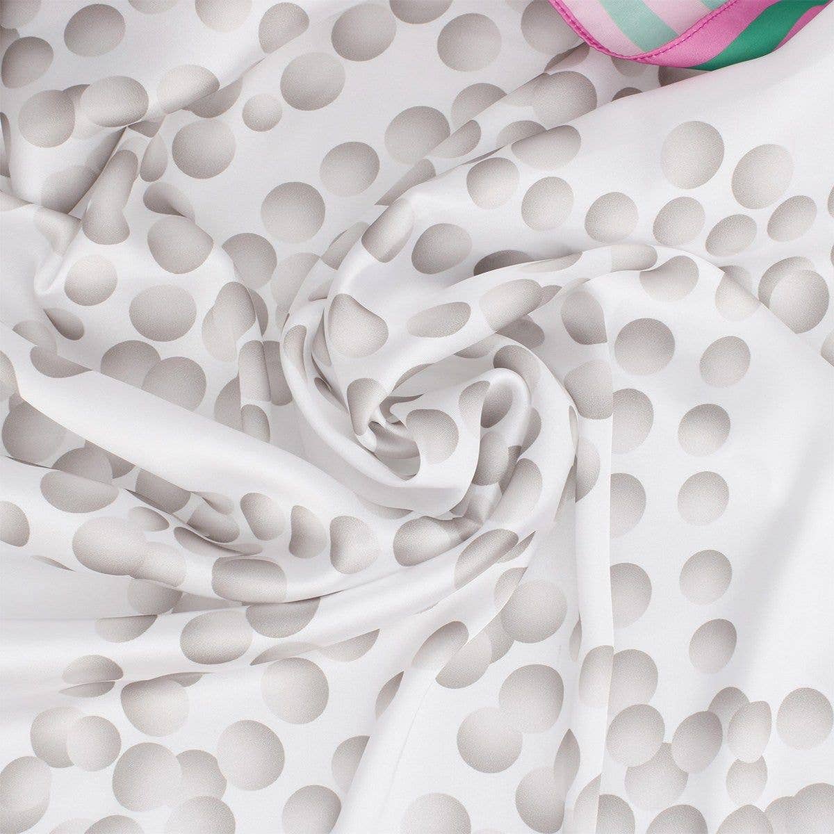 Rosa e verde Lenço Quadrado com Estampa de Pérolas da AKA para Mulheres para venda a revendedores na Faire3