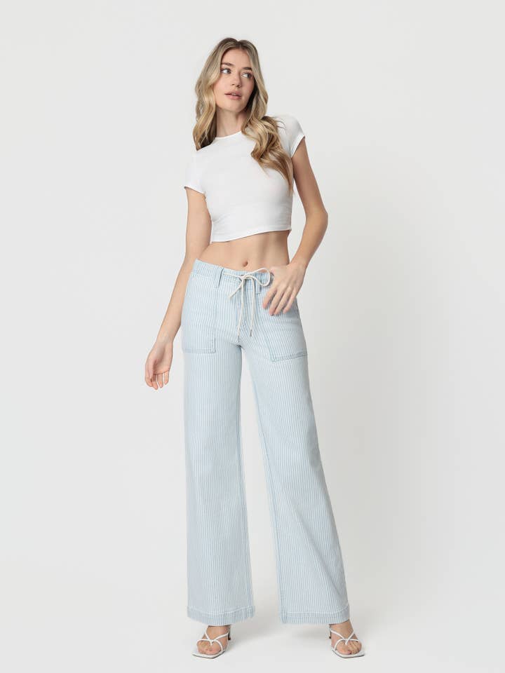 Högmidjade, randiga vida jeans med dragsko och resår i midjan LV2262STR för wholesale av Lovervet by VERVET