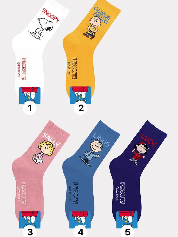 La collection de chaussettes sous licence Peanuts Snoopy pour femmes pour la vente par Kpopsocks