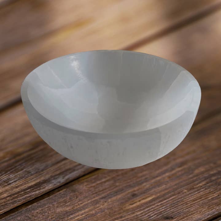 Cuenco de Carga de Cristal de Selenita - Redondo 4" para venta al por mayor de Liv Rocks
