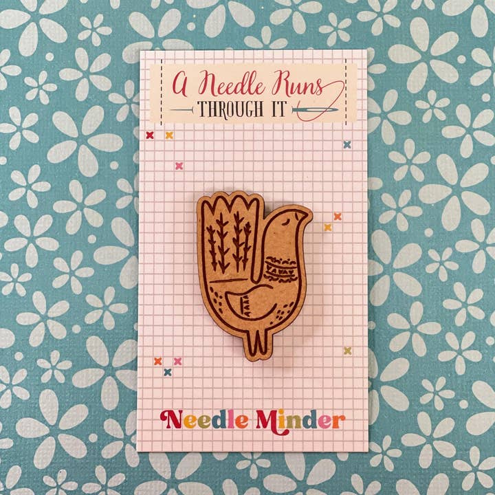 Oiseau de l'art populaire garde-aiguille pour la vente par A Needle Runs Through It