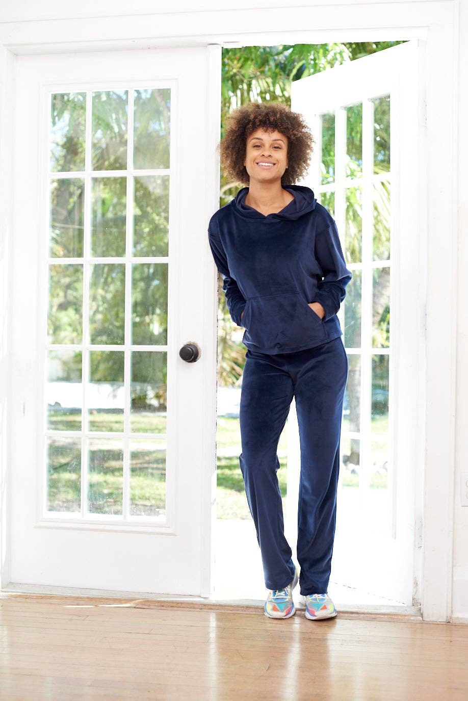 Empowear LLC – Engroshandel Loungesæt - Dame – Elsker Casual Så Blød Velour Hoodie og SweatPant 2-pc Sæt1