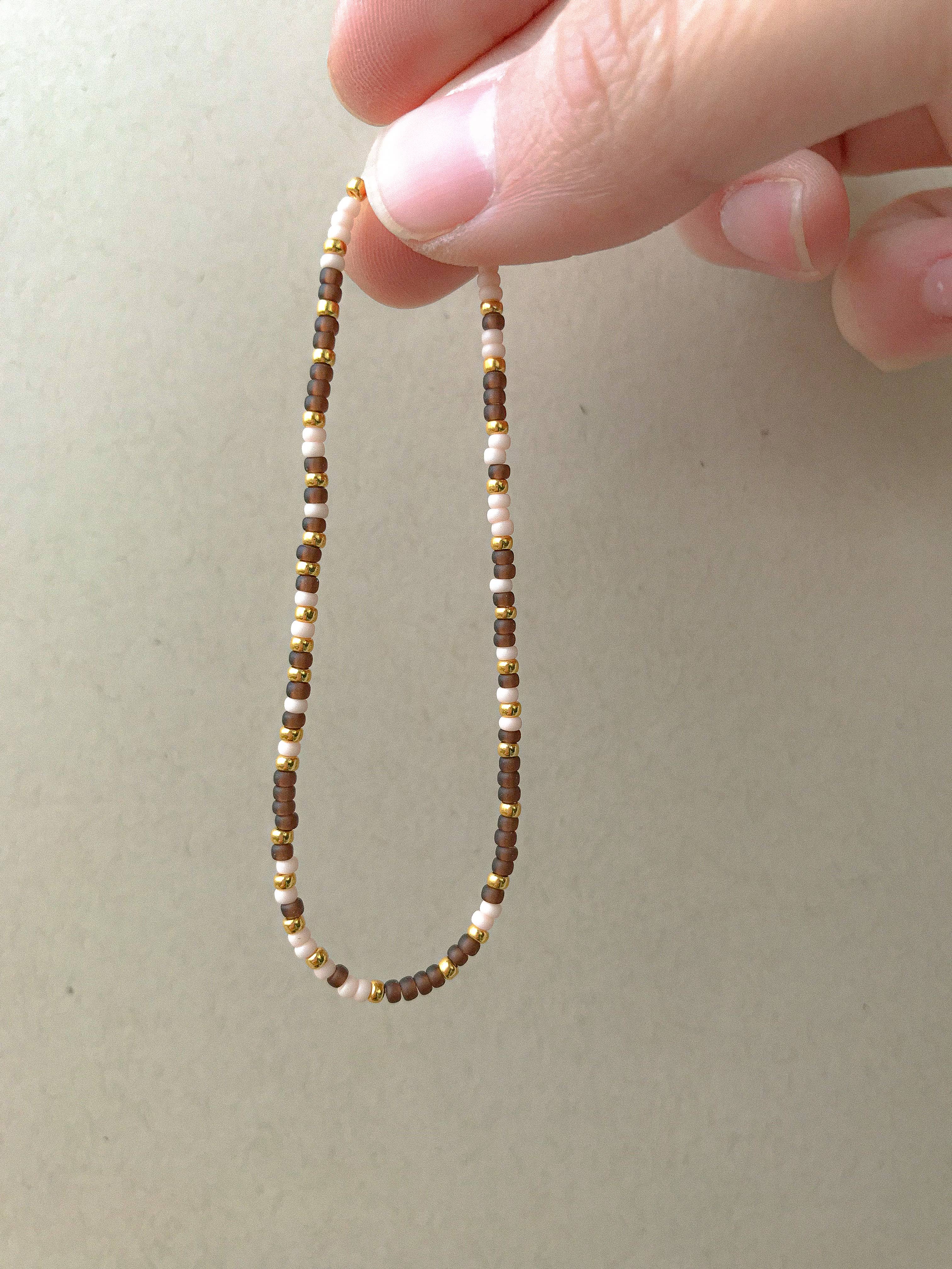 Seedy Beady Bracelets – Engroshandel Perlearmbånd – Armbånd med morsekode: Gud er større end mine op- og nedture2