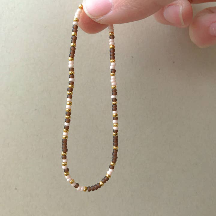 Seedy Beady Bracelets – Engroshandel Perlearmbånd – Armbånd med morsekode: Gud er større end mine op- og nedture2