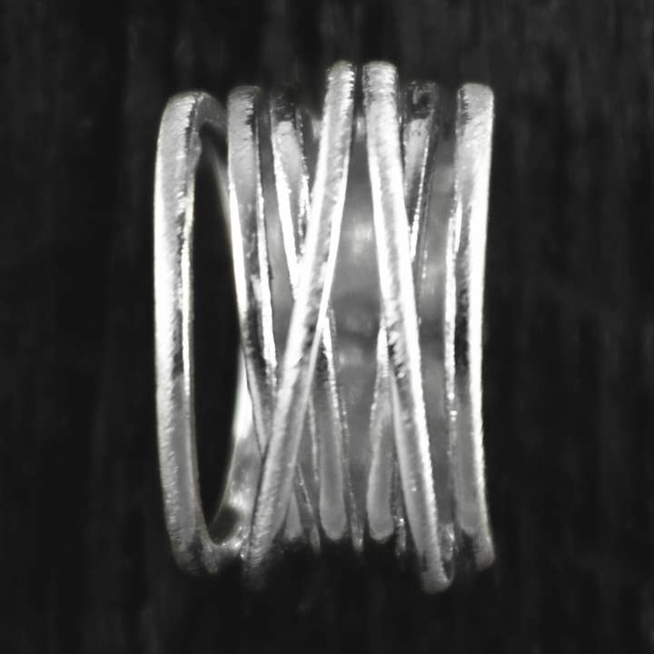 Anello Tara Wrap It, placcatura argento per la vendita all'ingrosso da parte di Dansk Copenhagen