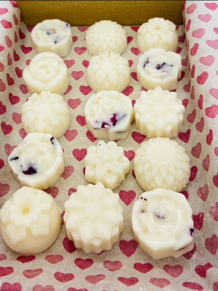 Flower Wax Melts Postal Giftbox for wholesale by Little Moments Melts