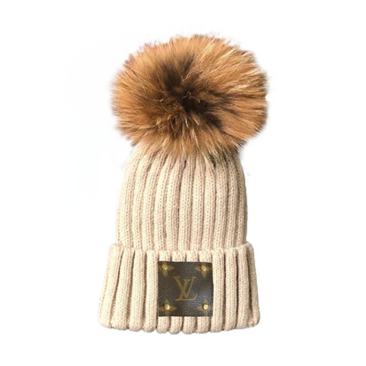 Embellish Your Life – Engroshandel Beanie - Dame – Up-Cycled LV Aftagelig Pom Beanie1