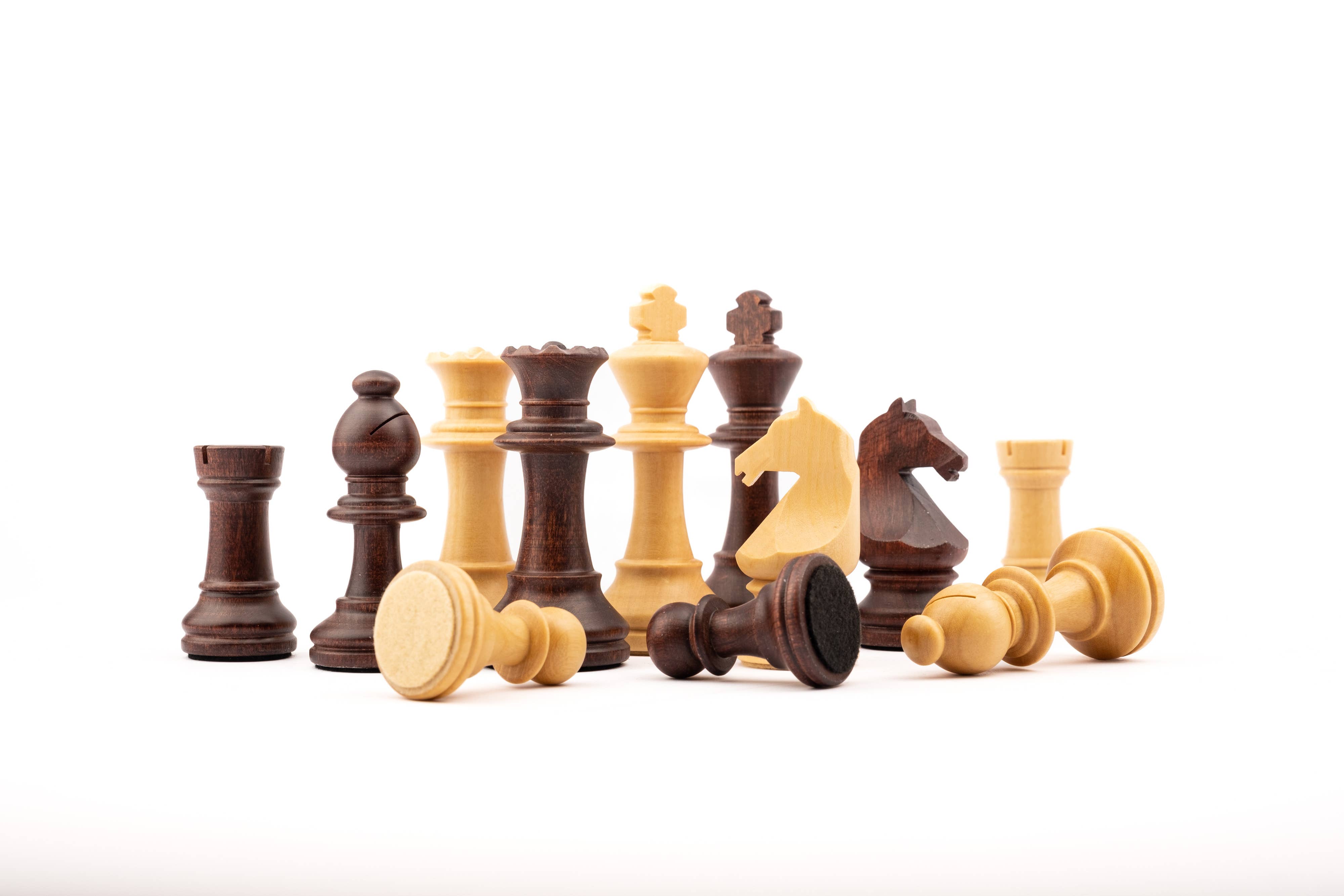 MORA CHESS – Großhandel Brettspiele – Staunton Europa Nr. 5 Schachfiguren – Mahagoni10
