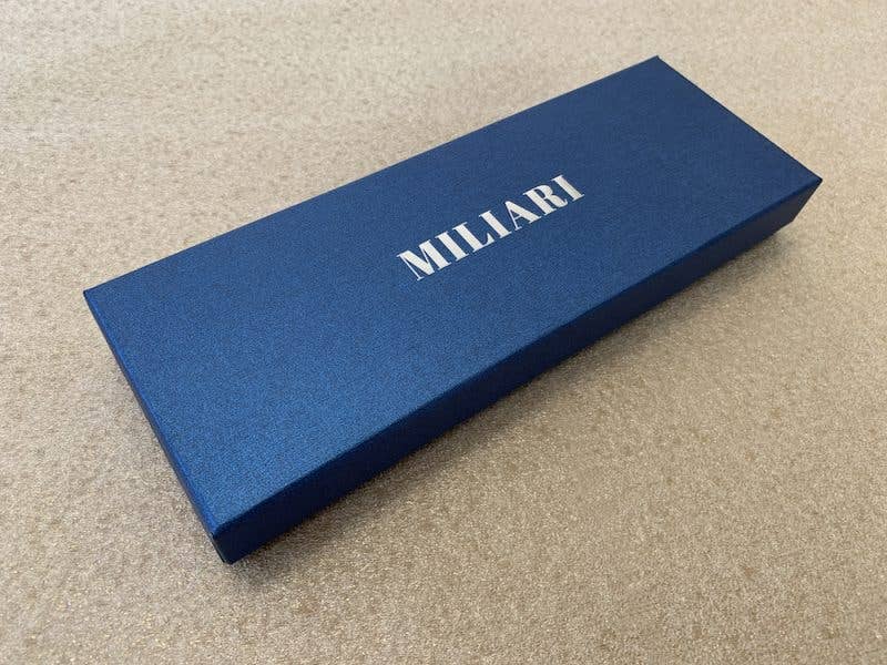 Miliari – Großhandel Krawatte – Herren – Seidenkrawatte für Herren Miliari Repetita Greta1