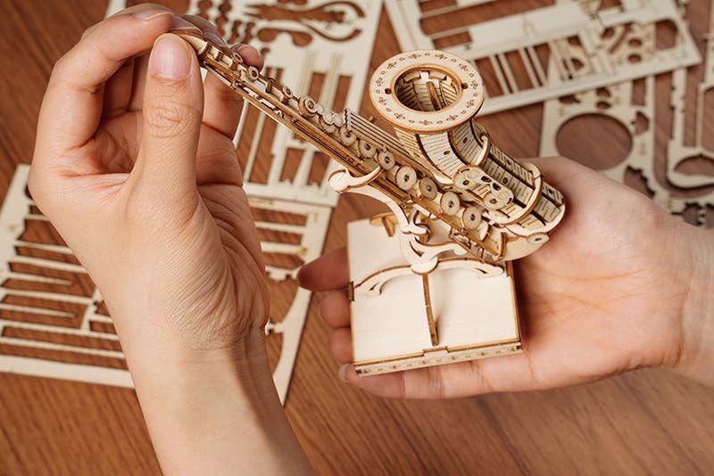 Robotime - Vente Kit de bricolage - TG309 Rolife Modèles de Puzzle 3D en Bois DIY Saxophone3
