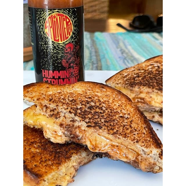 Splintered Sauce - Wholesale Hot Sauce - Hummin’ & Strummin’ Hot Sauce4