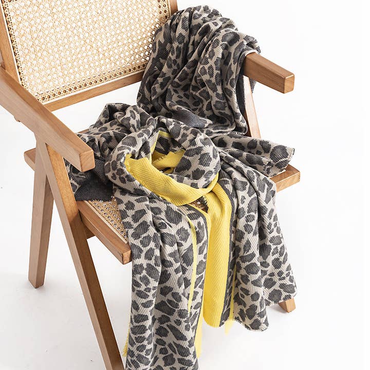 Funkyrel® Atzbranding Limited - Wholesale Scarf - Women's - Scarvii - Leopard Print Winter Scarf