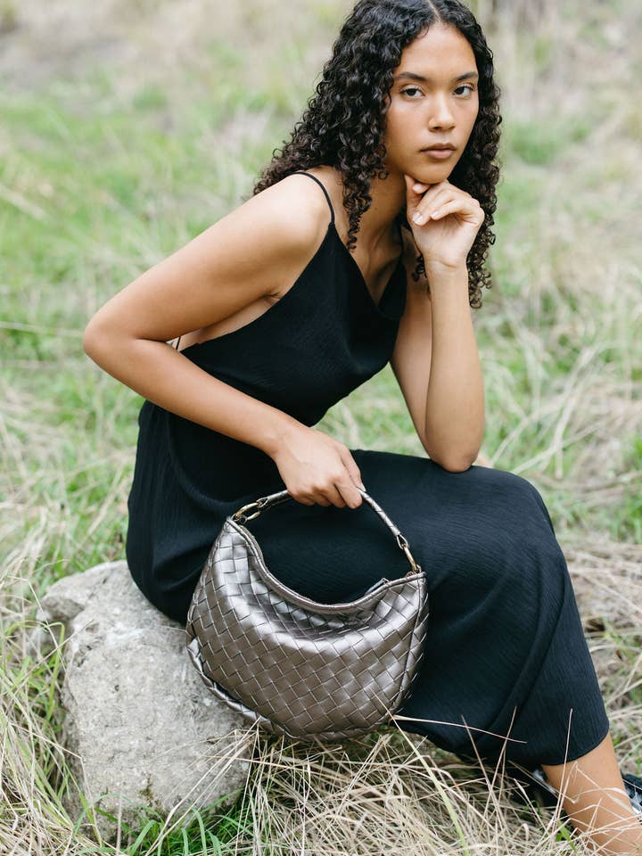 Elin crossbody bag made from vegan material in anthracite for wholesale by Ellefaire