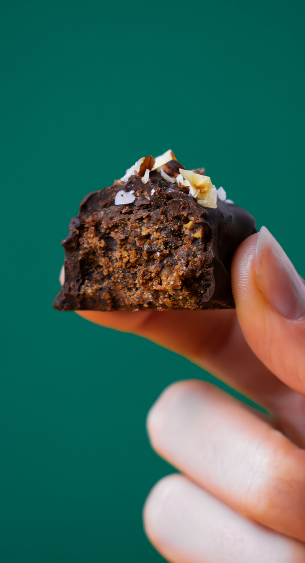 treatfuls – Engroshandel Chokoladebar – Mørk chokolade med hasselnødder – økologisk, vegansk og glutenfri4