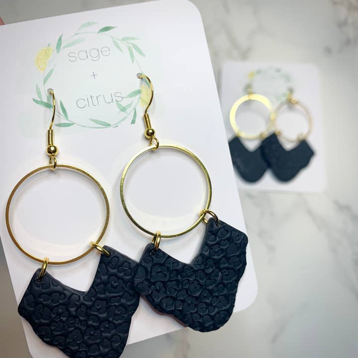 Boucles d'oreilles en terre battue pour la vente par sage + citrus