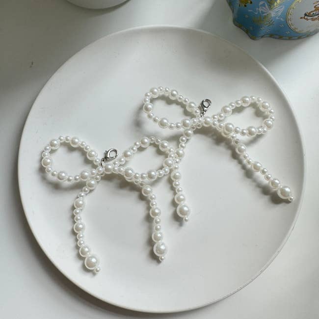 Pince à chaussures Polie | Breloque en forme de ruban coquette perlée et autres tendances Résultats pour bijoux chaussures en vente B2B. Retours gratuits et paiement à 60 jours sur Faire sur Faire.