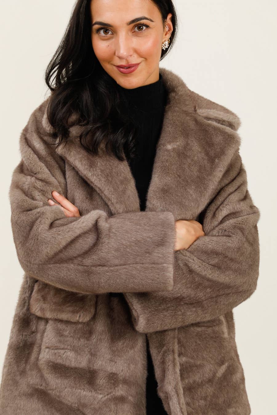 DIX-ONZE – wholesale Fur/faux fur coat – Women's – Soft Effect Fur Jacket – Chic & Versatility8