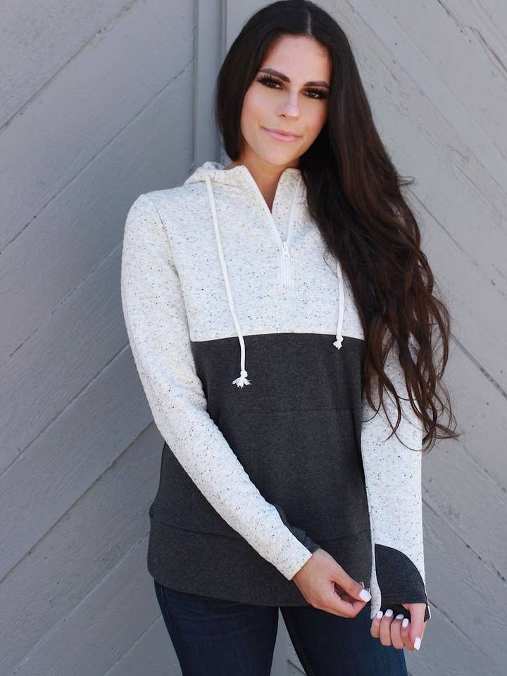 Chandail à capuchon d'allaitement - Fermeture éclair en quart - Fermeture éclair cachée - Gaufre à l'avoine pour la vente par Nursing Queen