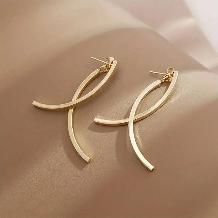 Huis Van Merken - Wholesale Hoop Earrings - 18K Gold Hoop Earrings: Long Minimalist Dangle2