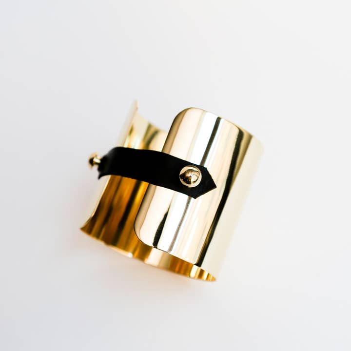 Bisjoux - Wholesale Cuff Bracelet - Brass Bond Cuff bracelet leather tie
