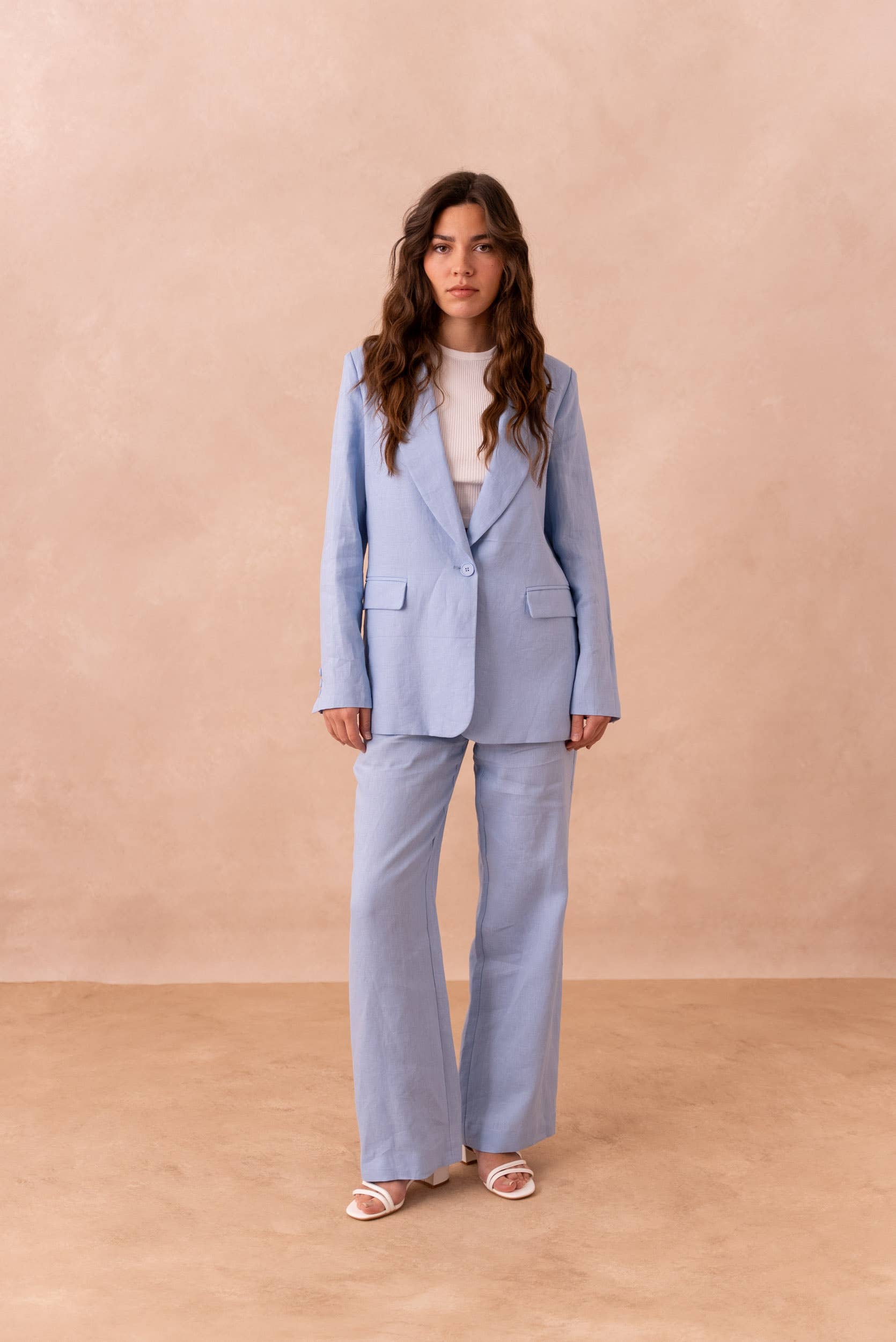 Attentif Paris - Venta al por mayor Blazer - Mujer - [De lino] Chaqueta blazer de corte recto en lino de calidad superior57