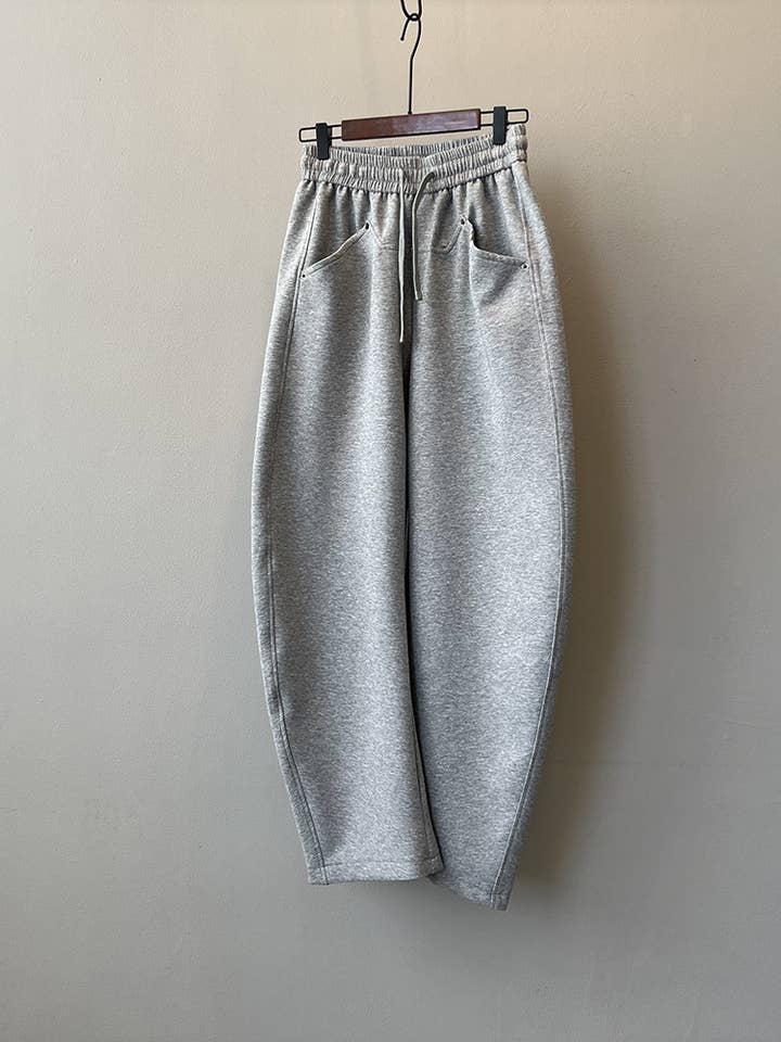 Rosa Clothing - Wholesale Athletic Sweatpants/Joggers - Women's - Elastic waist Slouchy Curved leg Barrel sweatpants