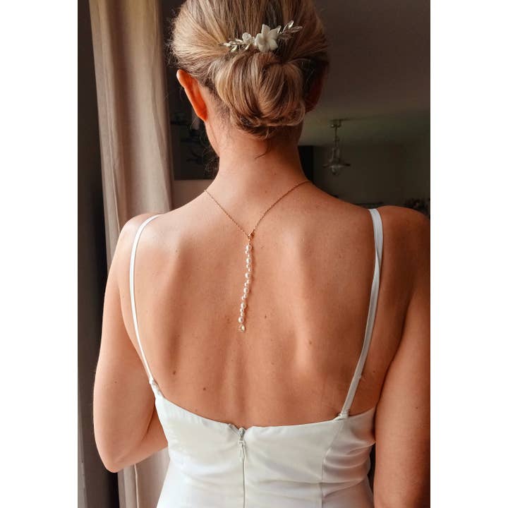 Halsketting en sieraad met fijne achterkant met witte parelmoerparels - Bijou voor wholesale door L'atelier du 6