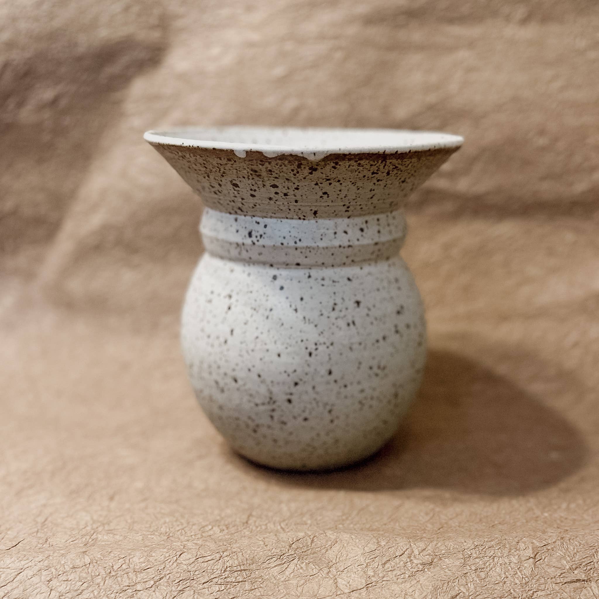 Olivia Snow Ceramics – Großhandel Vasen – Flared Cornwall Steinvase