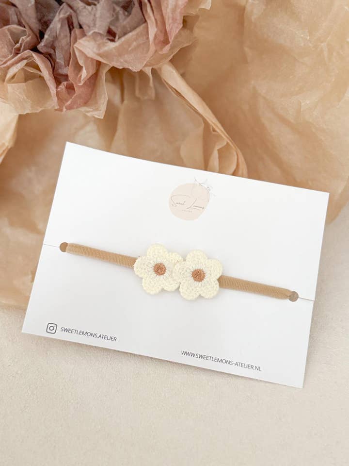 Fascia per Capelli Fiori Lavorati a Maglia - Crema per la vendita all'ingrosso da parte di Sweet Lemons Atelier