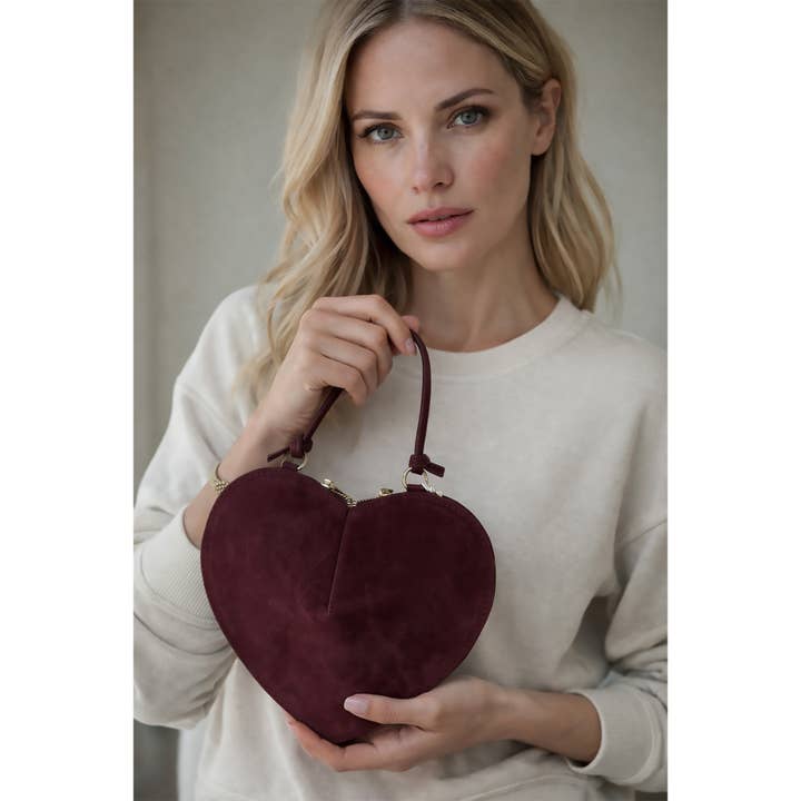 EVERLOVE Suède tas / crossbodytas voor wholesale door Justin Gregory Inc