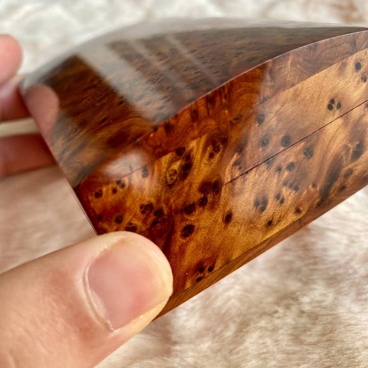 AtlasPerles – Großhandel Schmuckschatulle/-Organizer – 4"x2" Hochzeitsringbox, marokkanische Thuja-Holzbox, handgefertigte Ringbox für Andenken, Verlobungsschmuckaufbewahrung, gravierte Thuja-Ringbox für den Antrag4