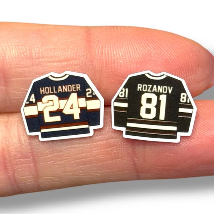 Boucles d'oreilles maillot de rivalité chauffée *stock limité* pour la vente par Sona Studio