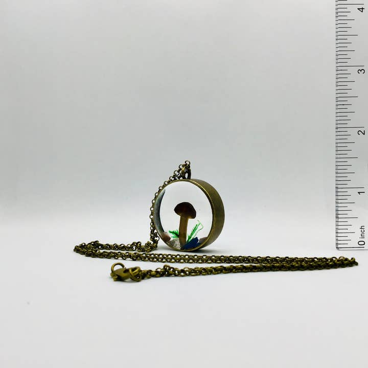 Ciondolo Collana Curiosità Fungo Reale 1,25" #604 per la vendita all'ingrosso da parte di Fungus Farm LLC