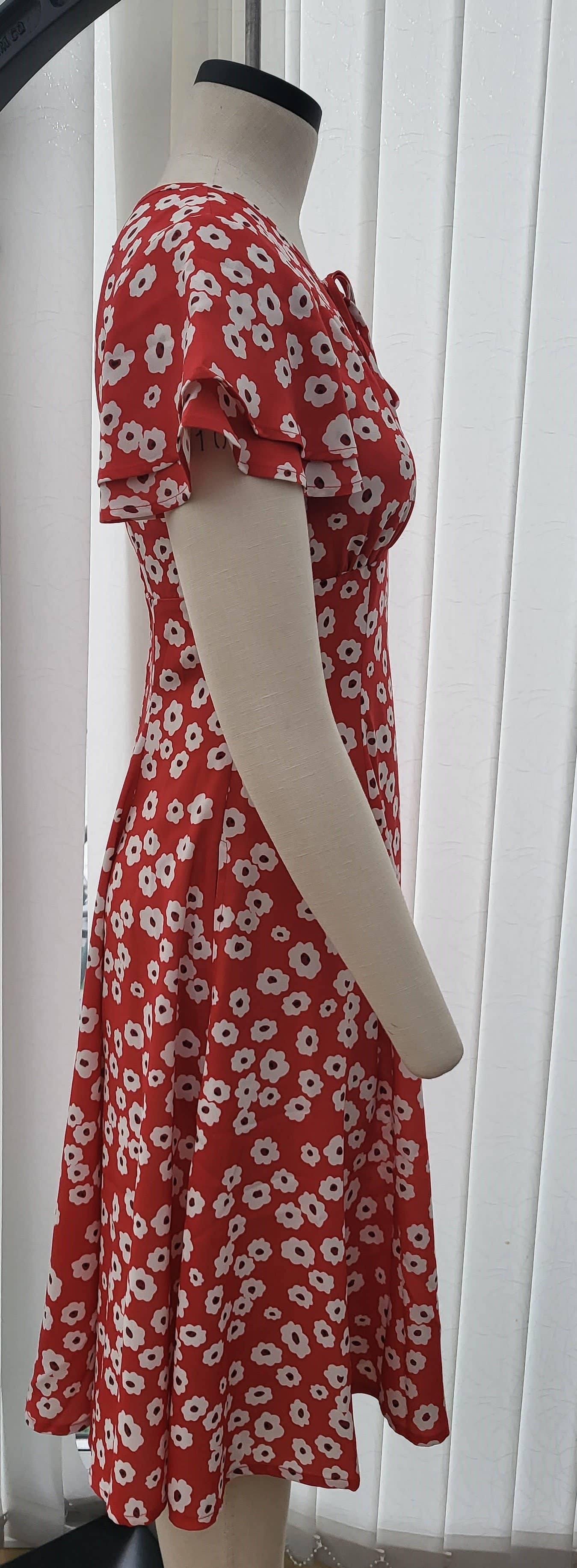 Timeless London – Vestido - Mulher por atacado – Vestido Marlow vermelho com estampa floral e cintura império1