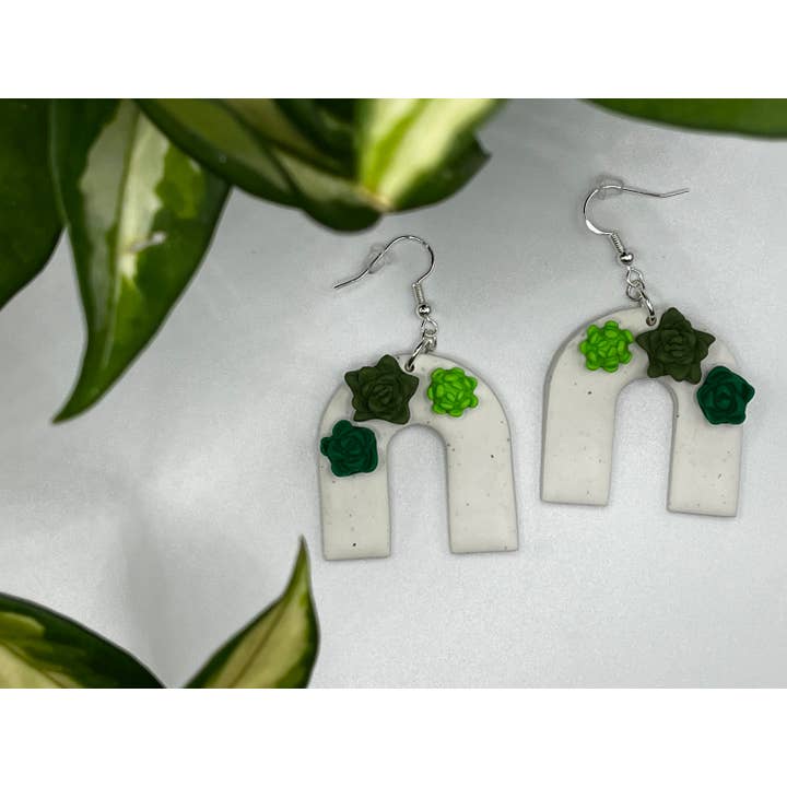 Orecchini a forma di pianta, a forma di arco succulento per la vendita all'ingrosso da parte di The Clay Arches